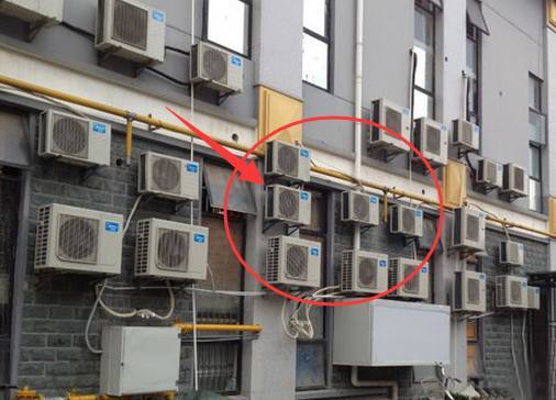 一旦發現工人這樣安裝空調室外機，馬上讓他停工，否則后悔的是你！